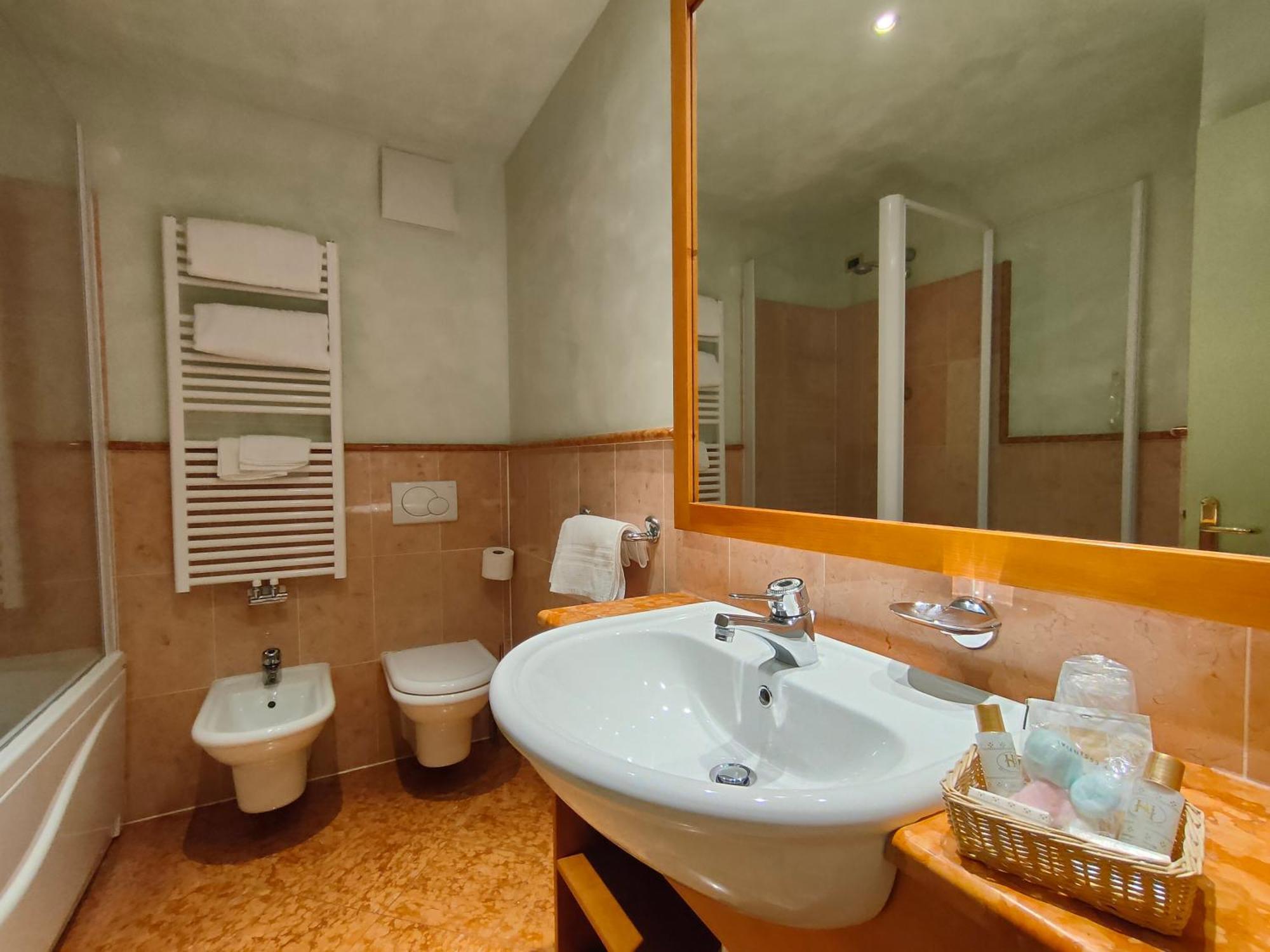 Ideal Hotel 4*